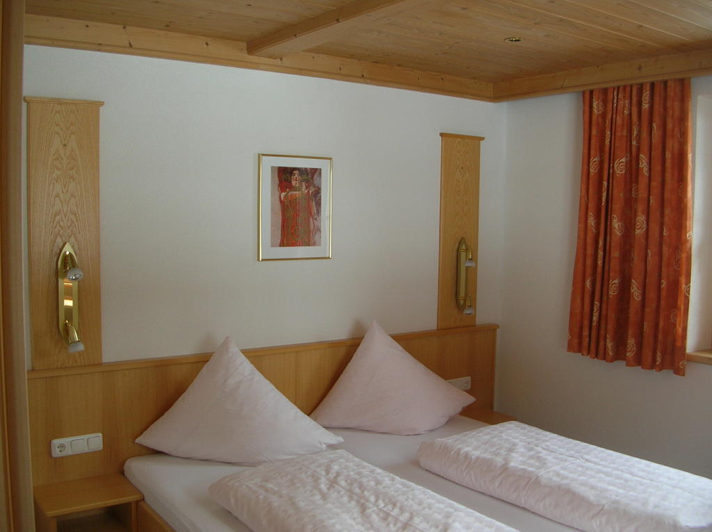 Ferienwohnung Haus Untergand St. Anton am Arlberg Zimmer foto